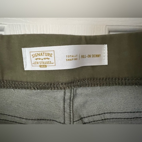 Signature by Levi Strauss & Co. Gold Label Women's Totally Shaping Pull-on Size - Picture 8 of 11